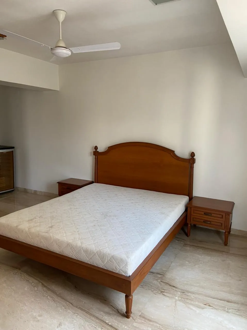 3 BHK Flats on Rent in The Point, Bandra West