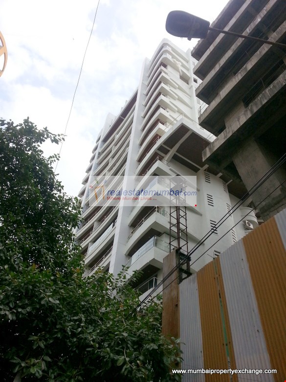 4 BHK Semi-Furnished in Dheeraj Celestial , Khar West