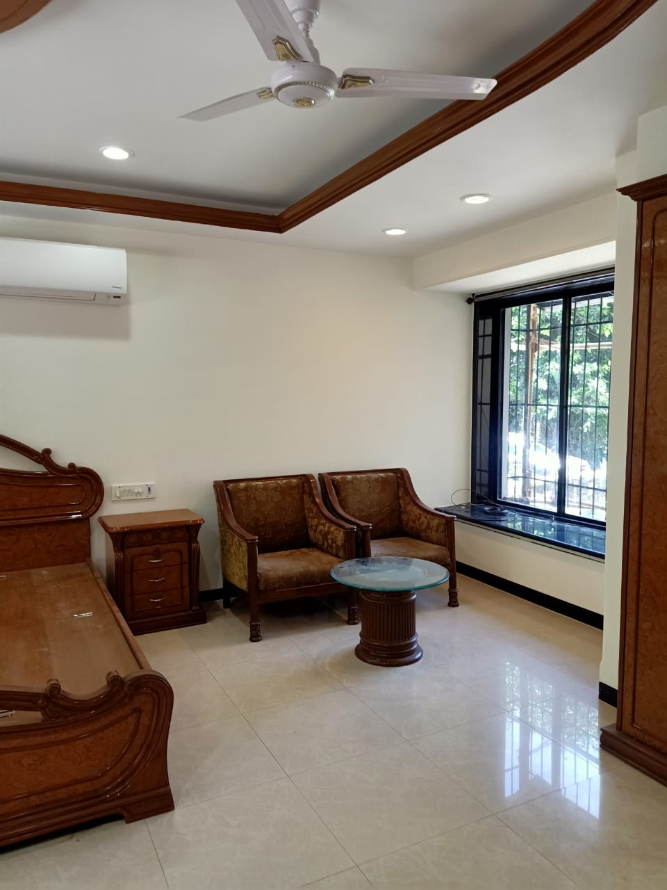 13 - Sunflower, Bandra West