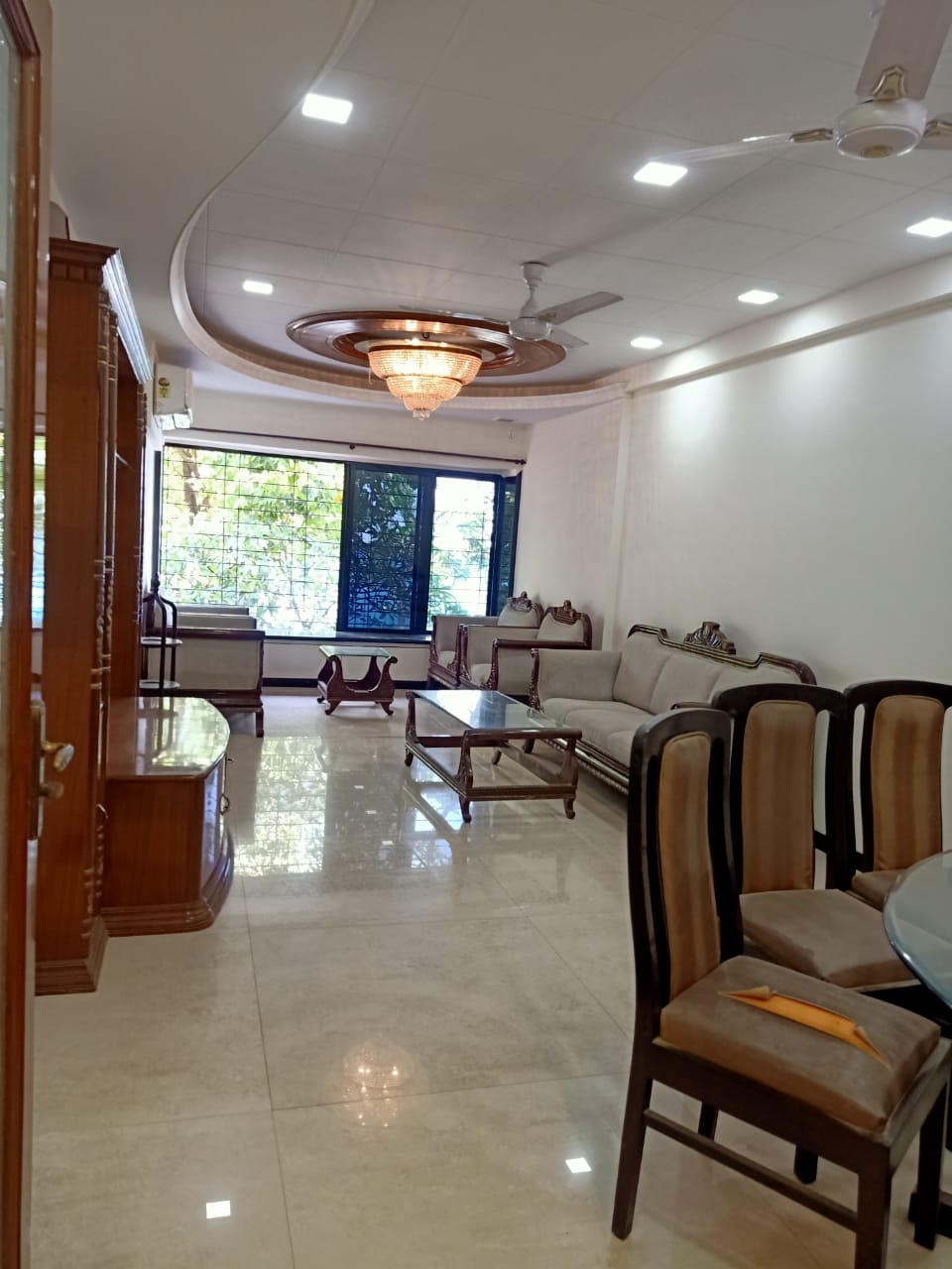 18 - Sunflower, Bandra West