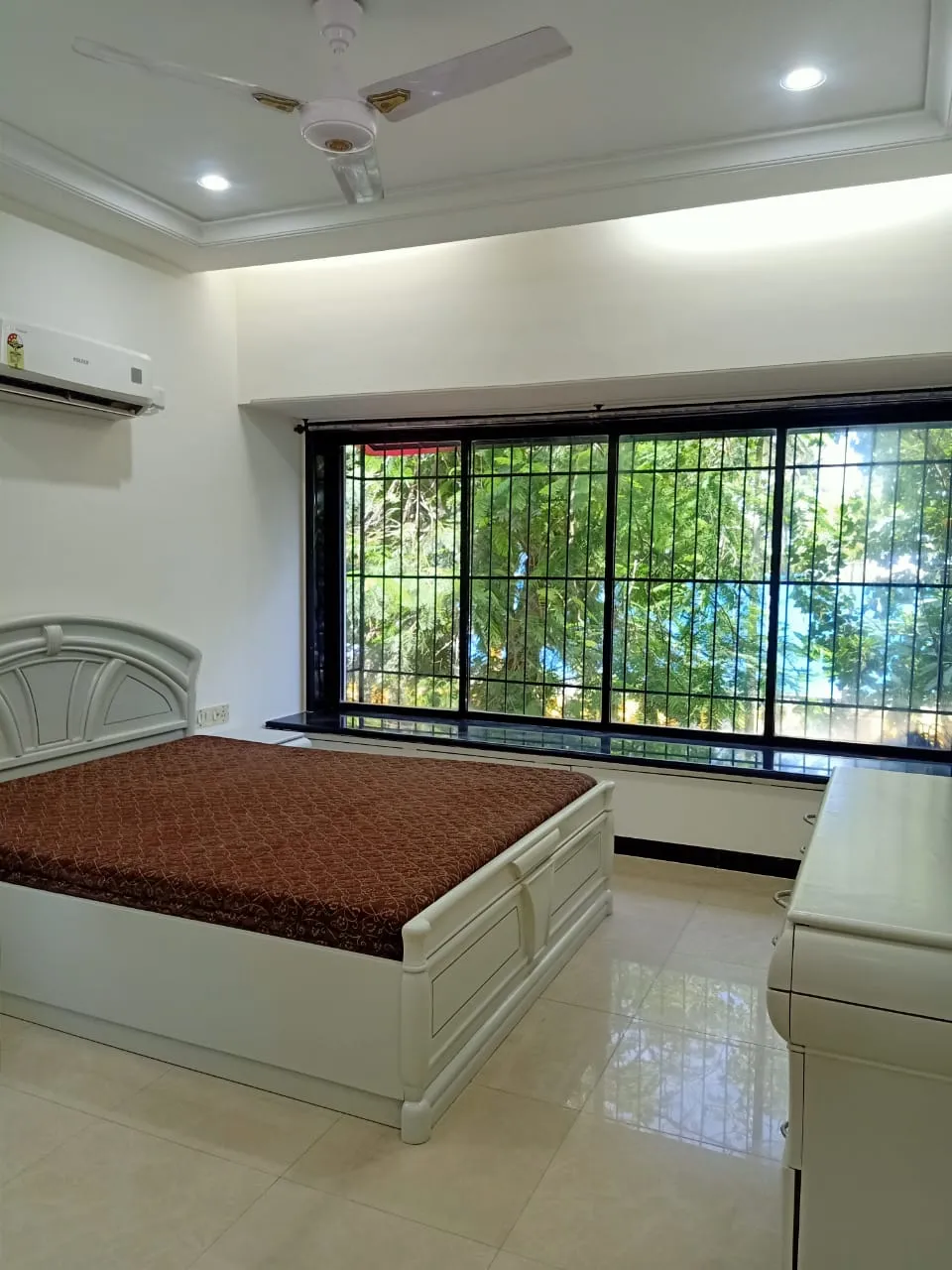 2 BHK Flats for Sale in Sunflower, Bandra West