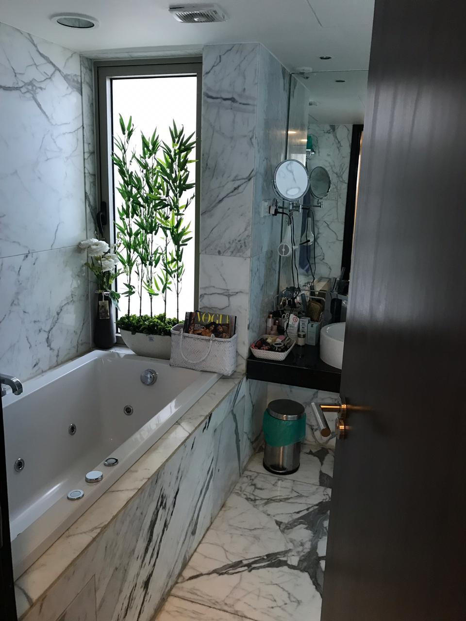 Master Bathroom - Lodha Bellissimo, Mahalaxmi