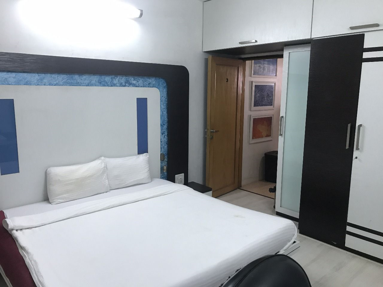 6 BHK Semi Furnished in Dhawalgiri Apartment , Goregaon East