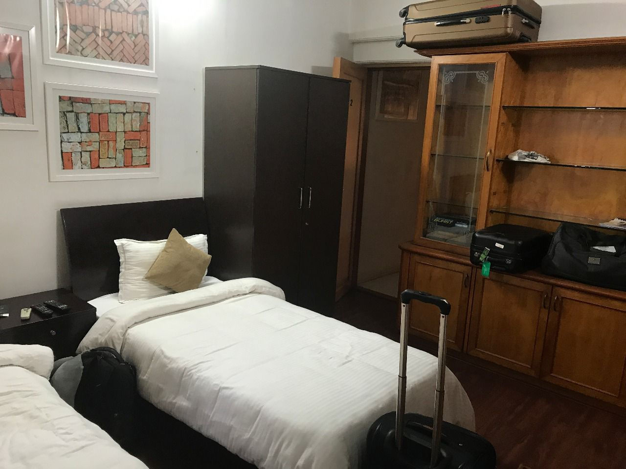 6 BHK Flats for Sale in Dhawalgiri Apartment, Goregaon East