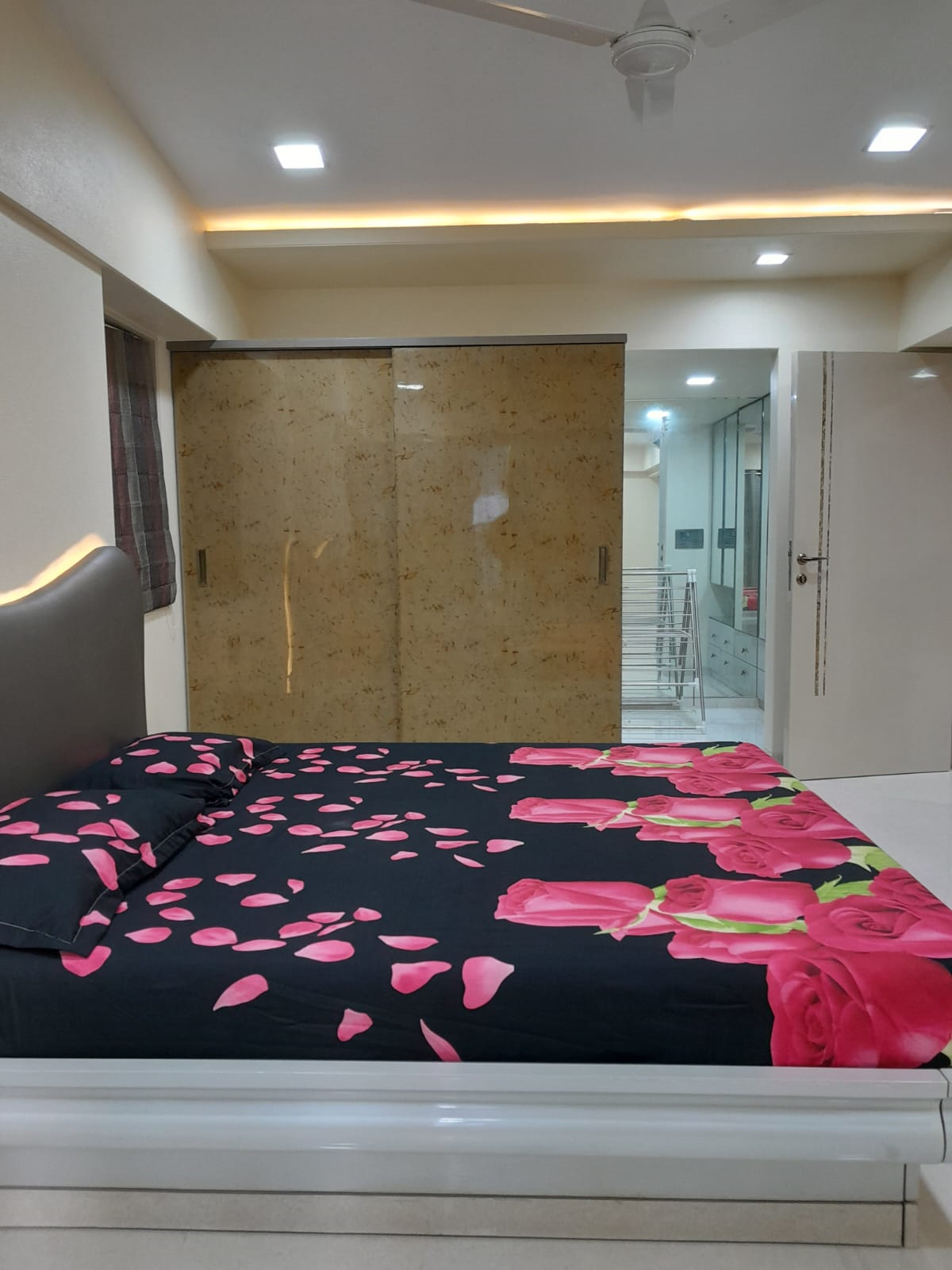 3 BHK Flats for Sale in Gokul Darshan Apartment, Juhu