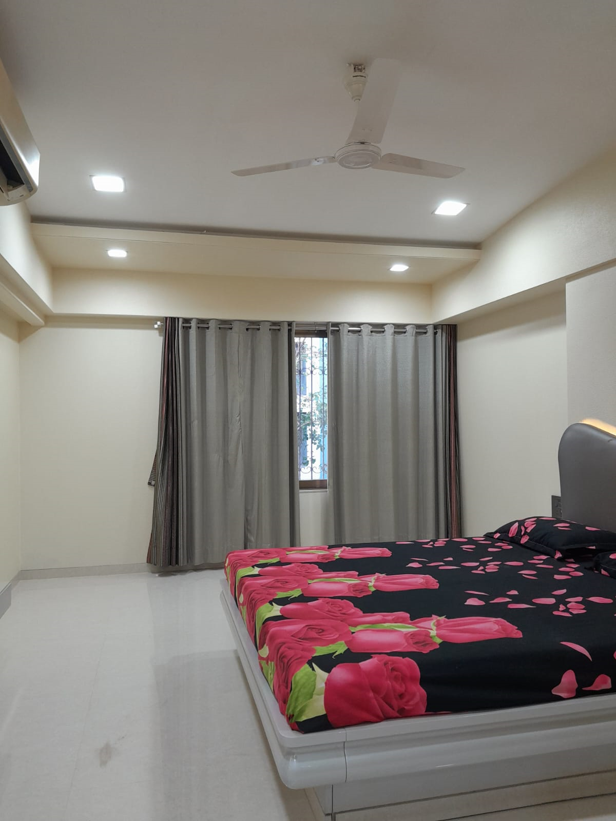3 BHK Flats for Sale in Gokul Darshan Apartment, Juhu