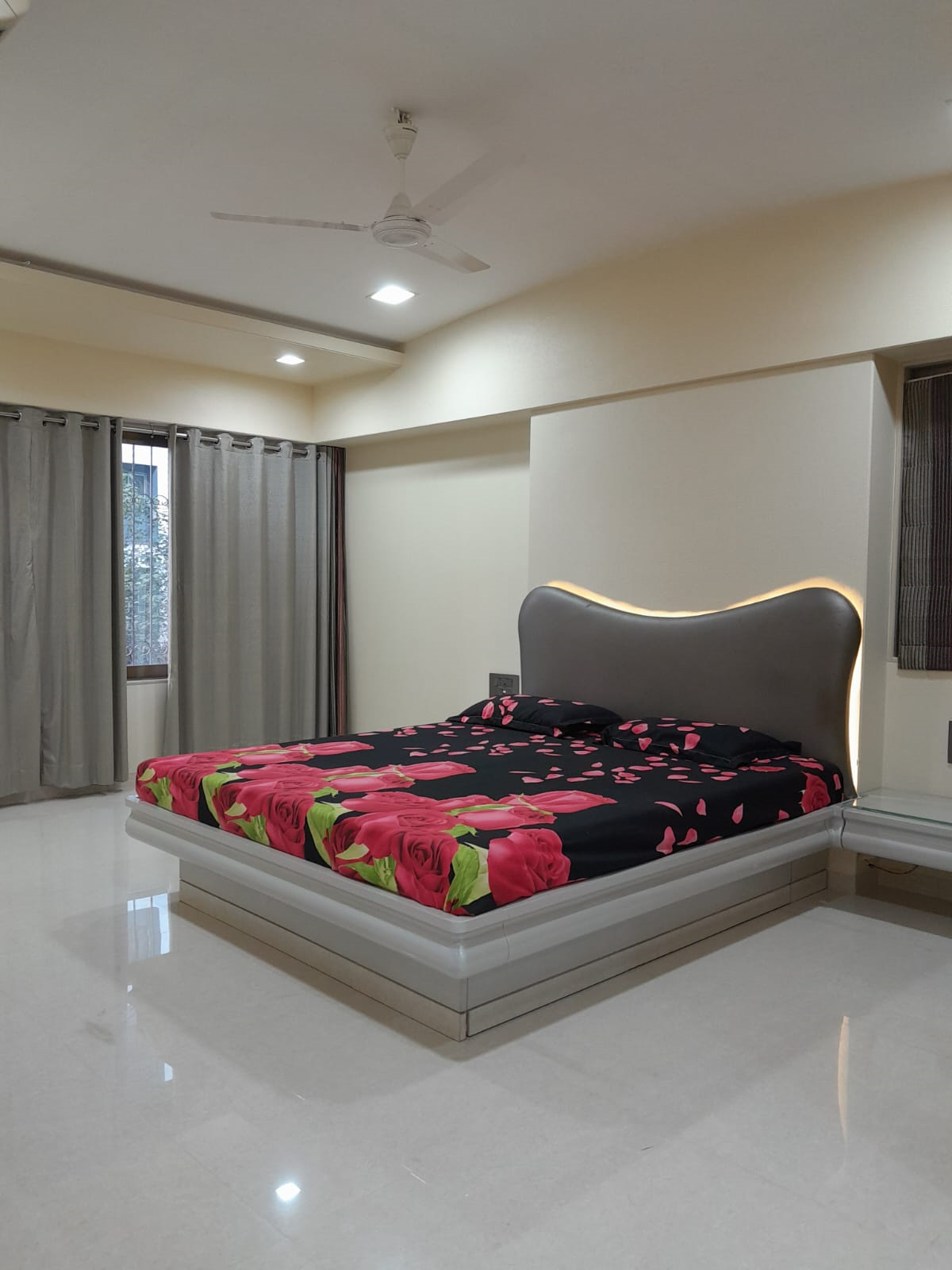3 BHK Flats for Sale in Gokul Darshan Apartment, Juhu