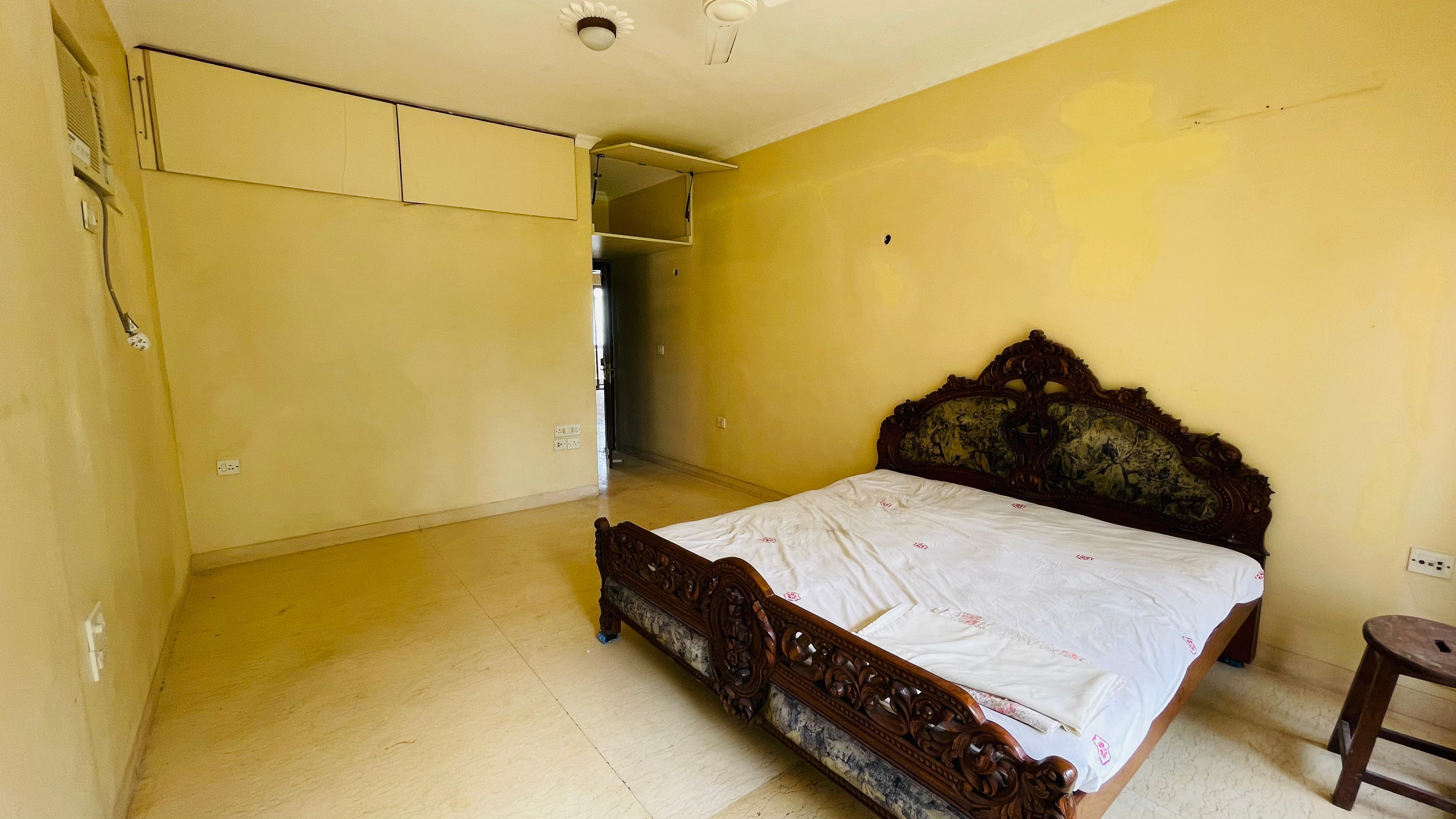 14 - Usha Villa, Santacruz West