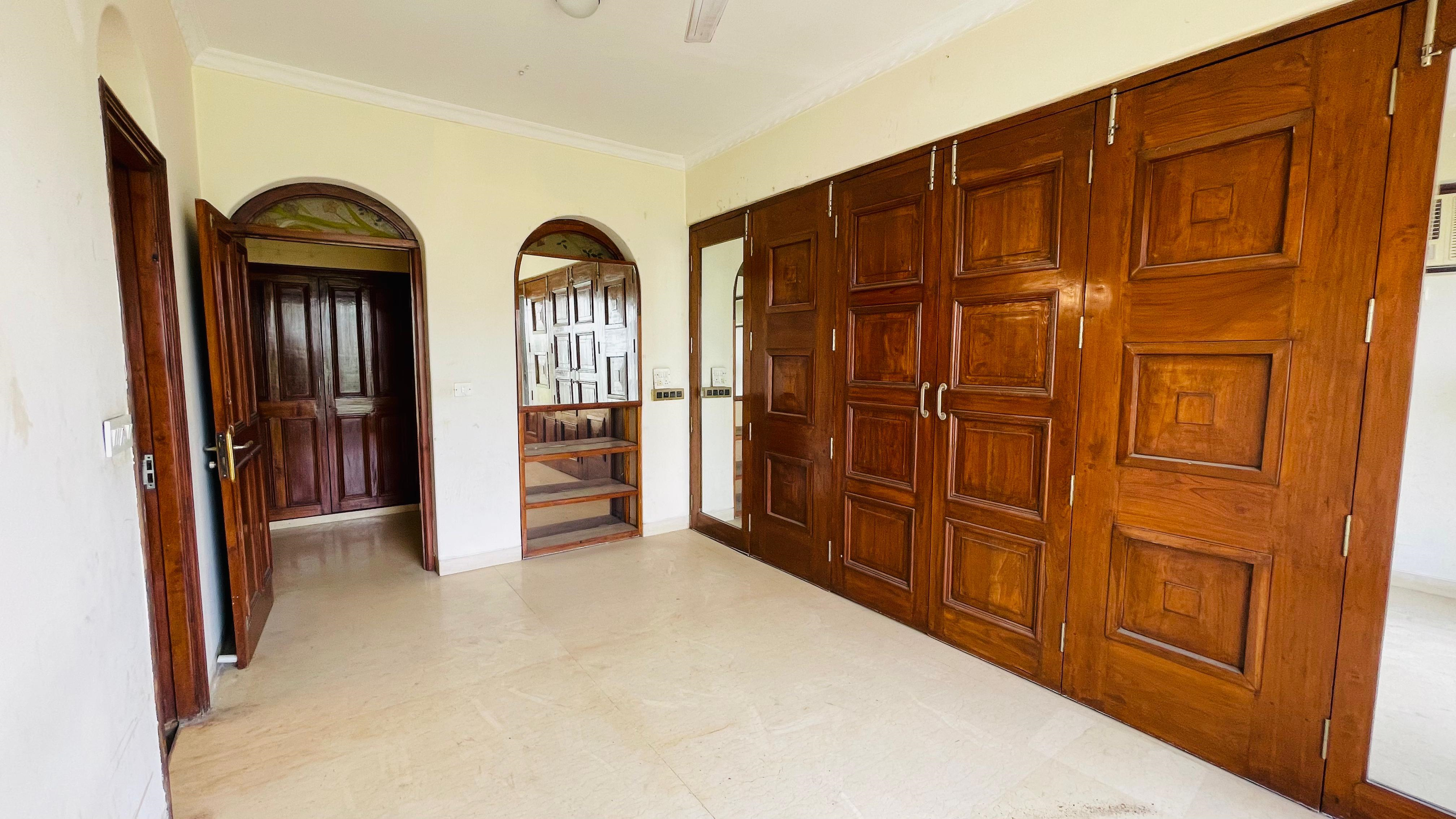 4 - Usha Villa, Santacruz West