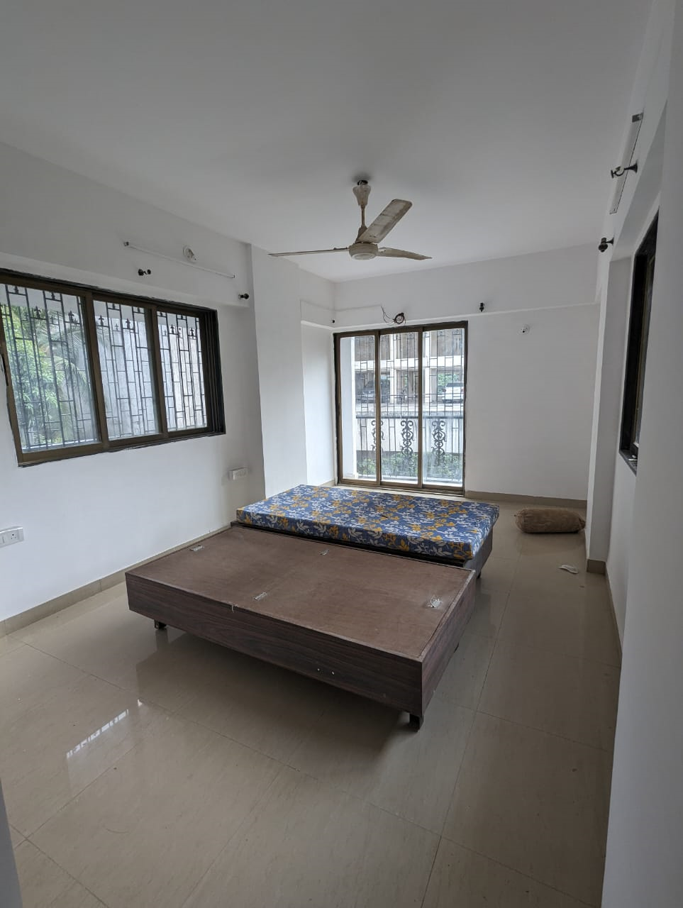 1 - Premodyan, Khar West