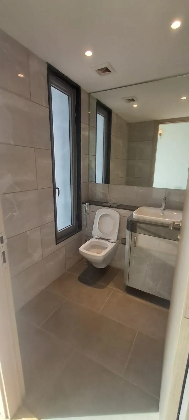 Rc25 - Rustomjee Crown Tower A, Prabhadevi