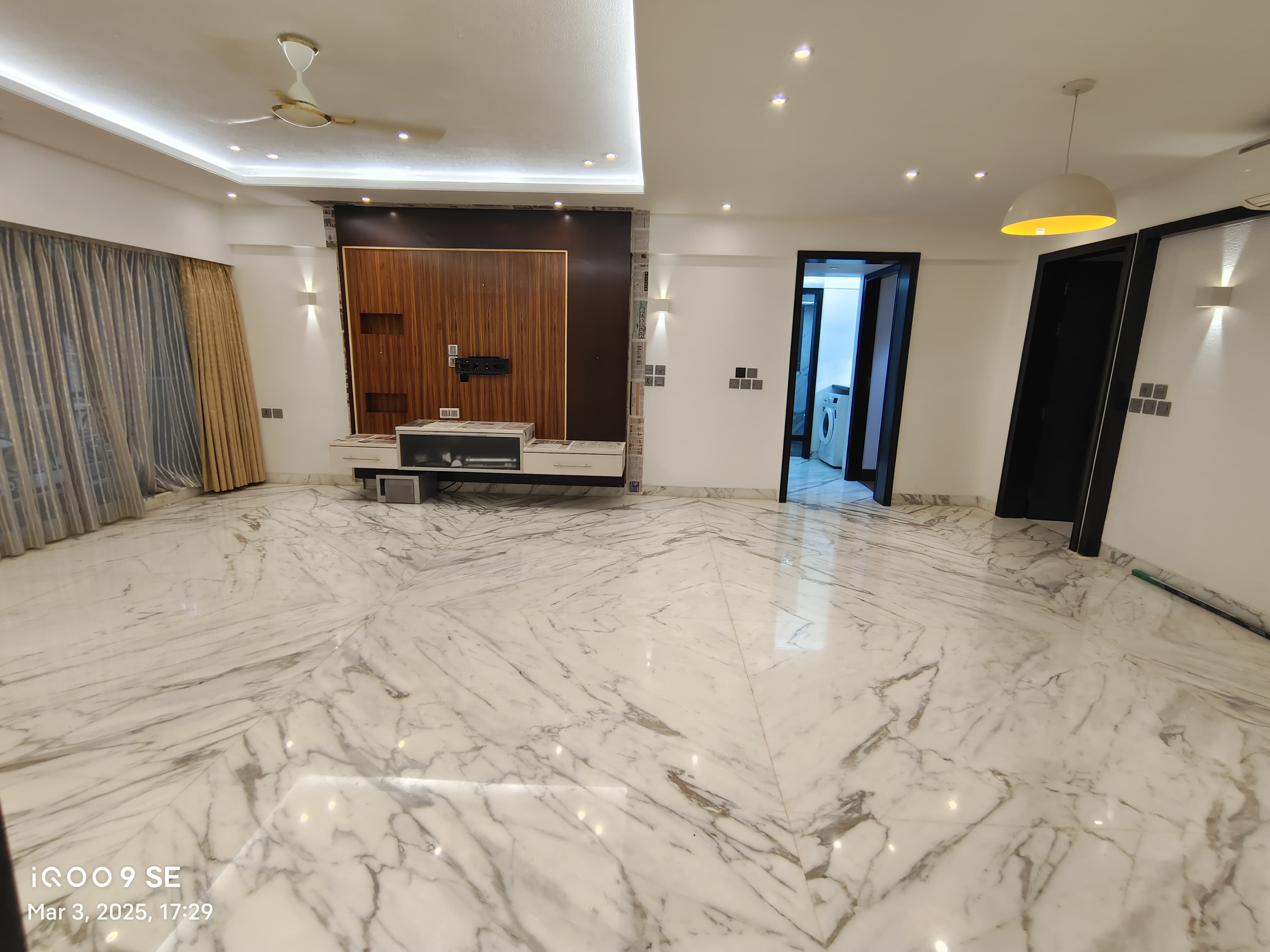 10 - Emporis, Bandra West