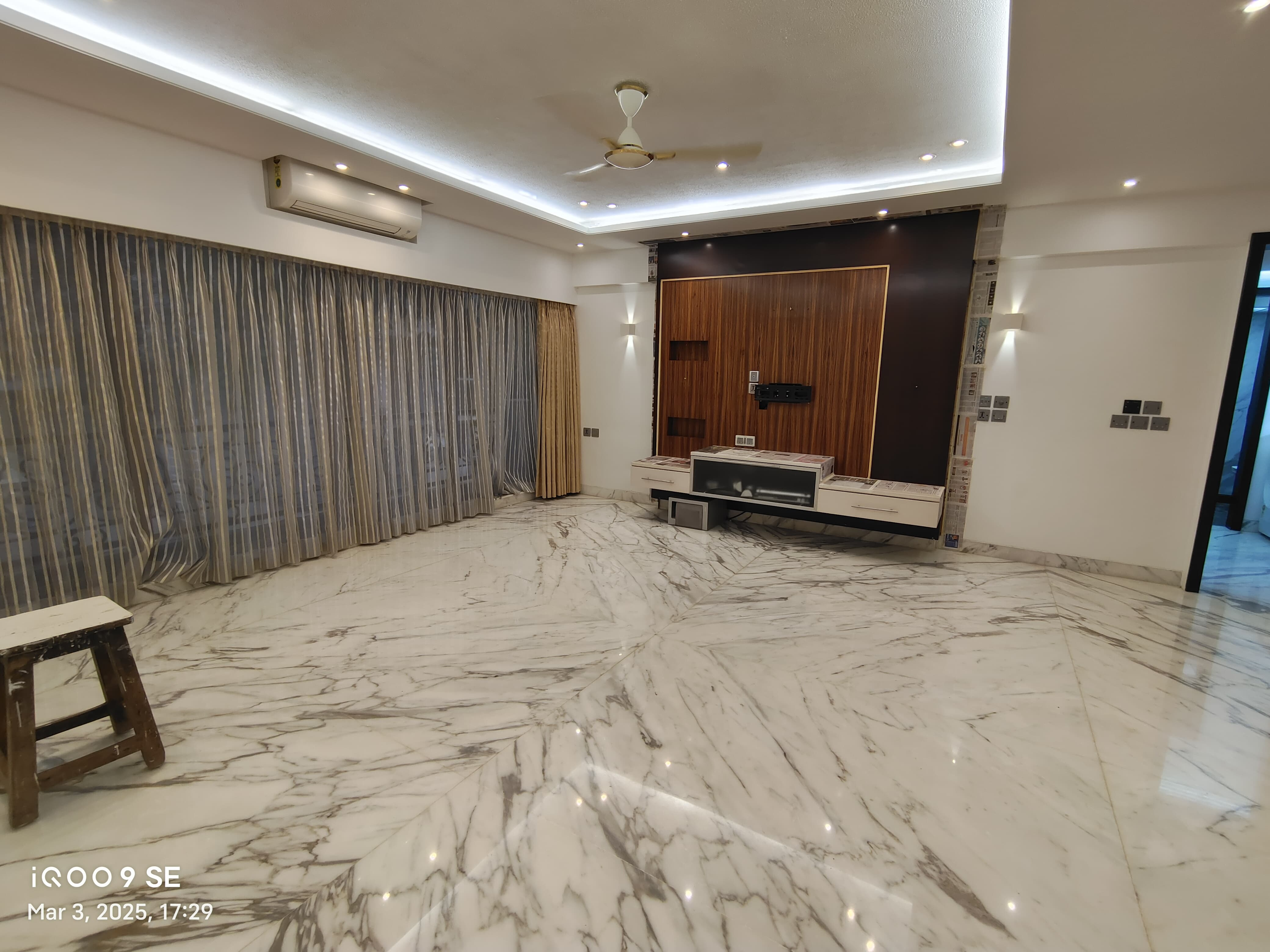 11 - Emporis, Bandra West