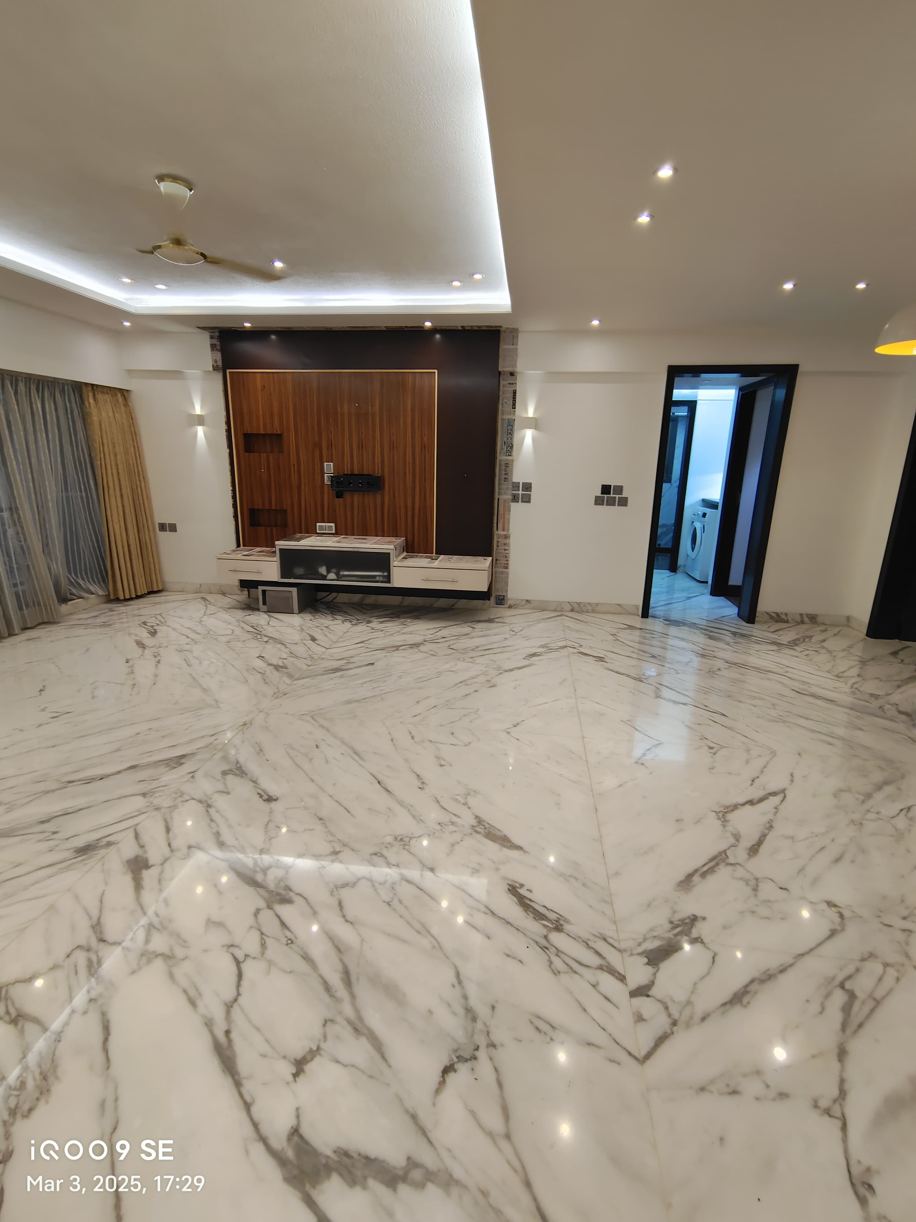 15 - Emporis, Bandra West