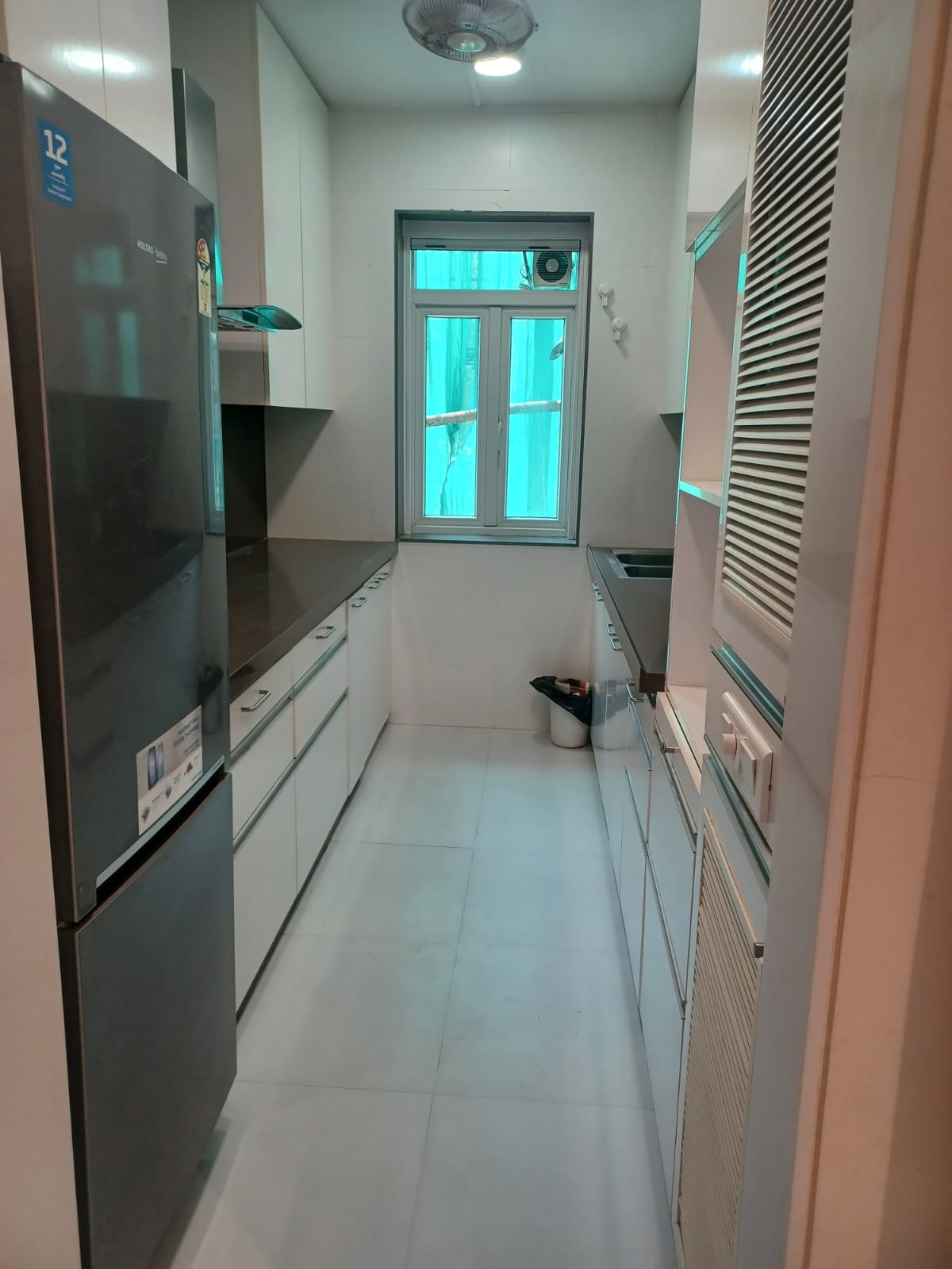 2 BHK Flats on Rent in Deepak Apartment , Peddar Road