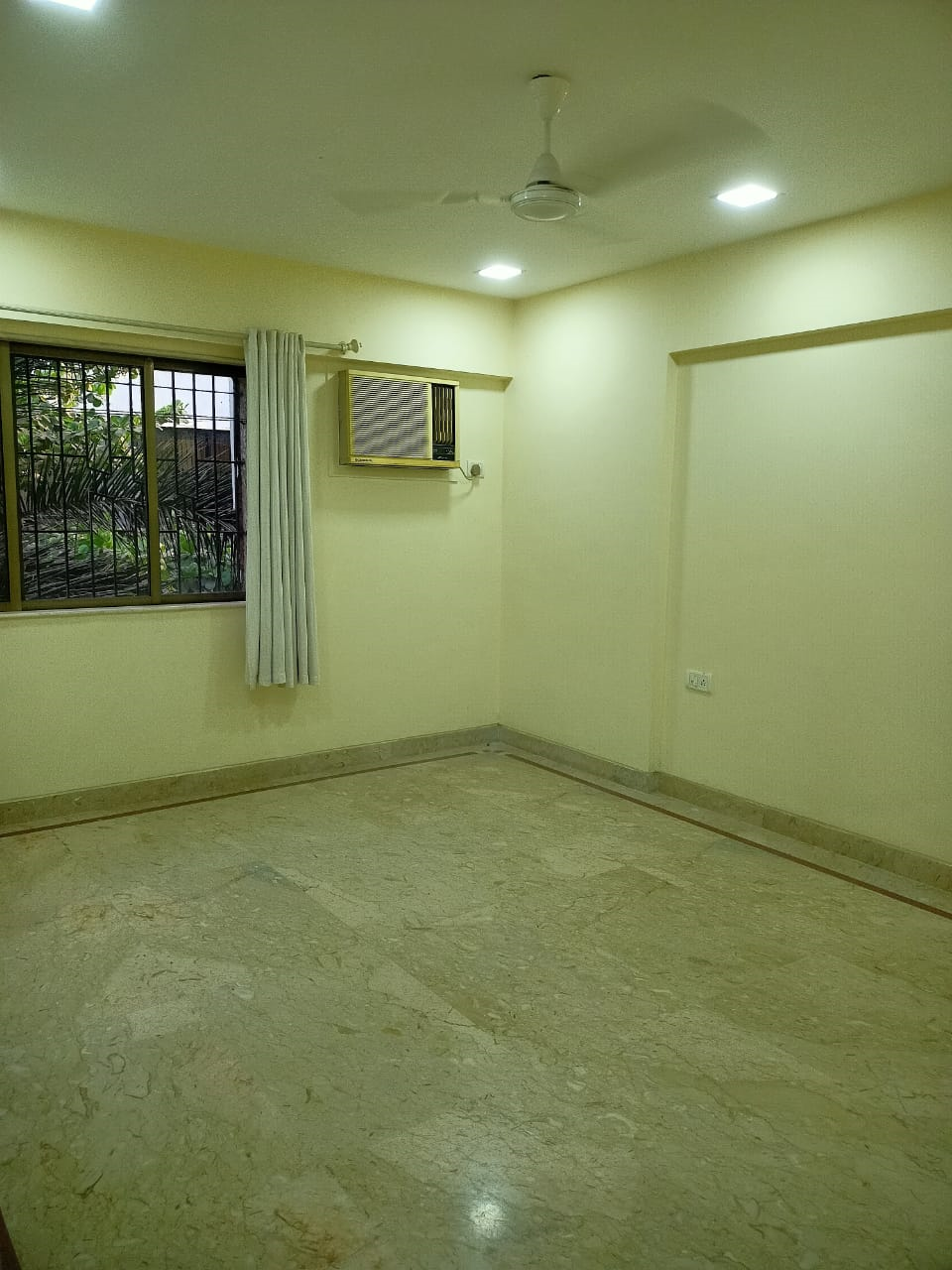 10 - Aangan, Santacruz West