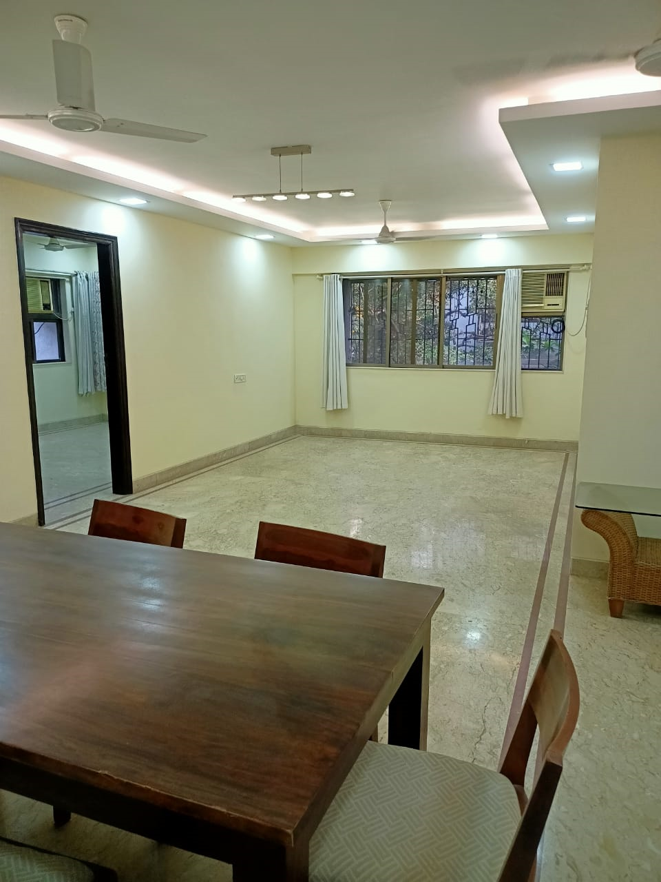 4 - Aangan, Santacruz West