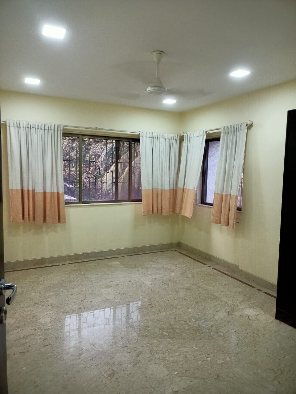 5 - Aangan, Santacruz West