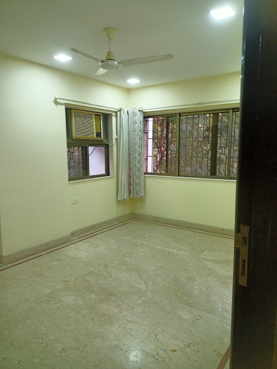 7 - Aangan, Santacruz West