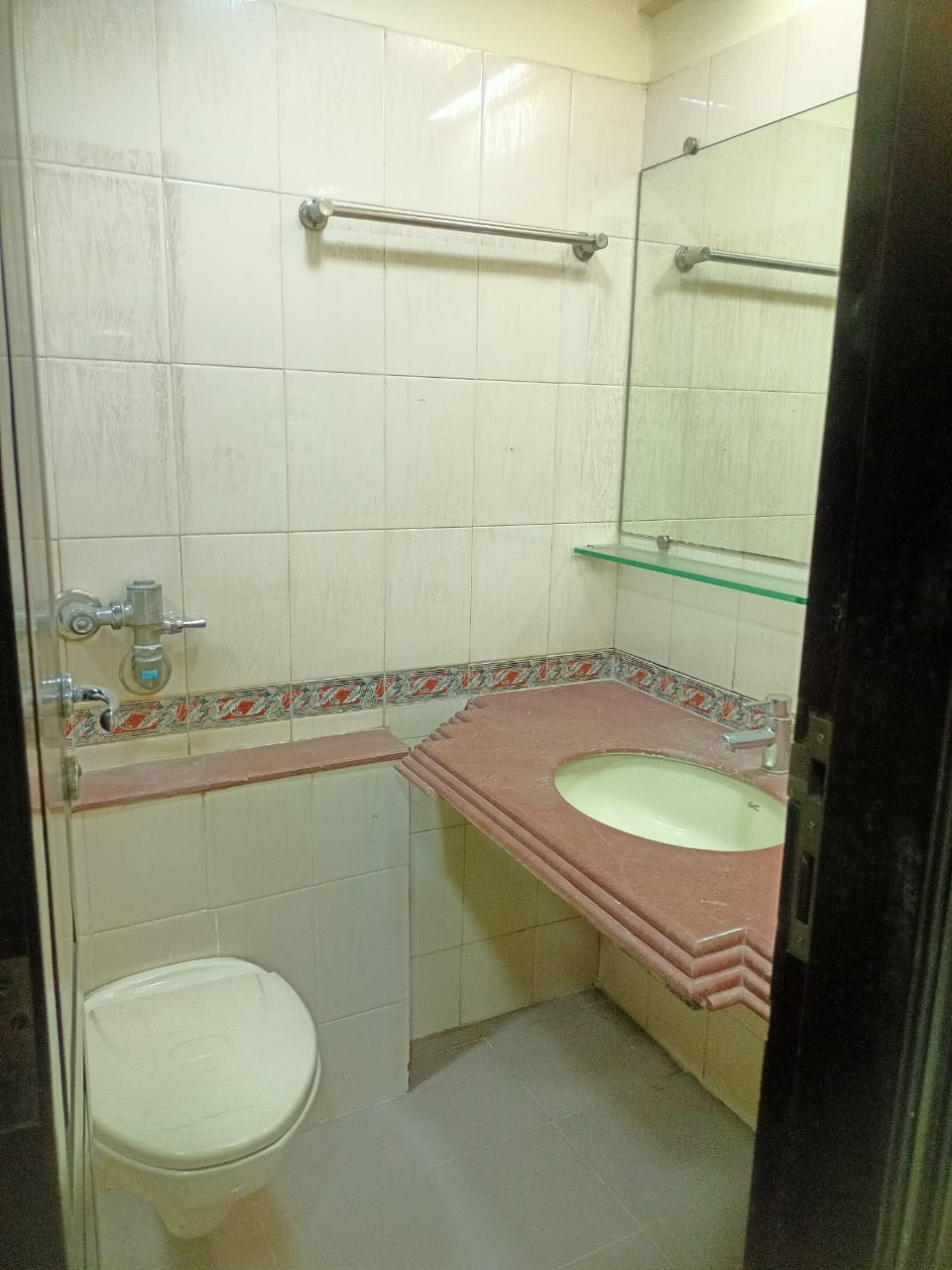 8 - Aangan, Santacruz West