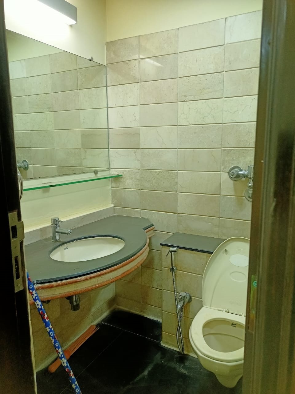 9 - Aangan, Santacruz West