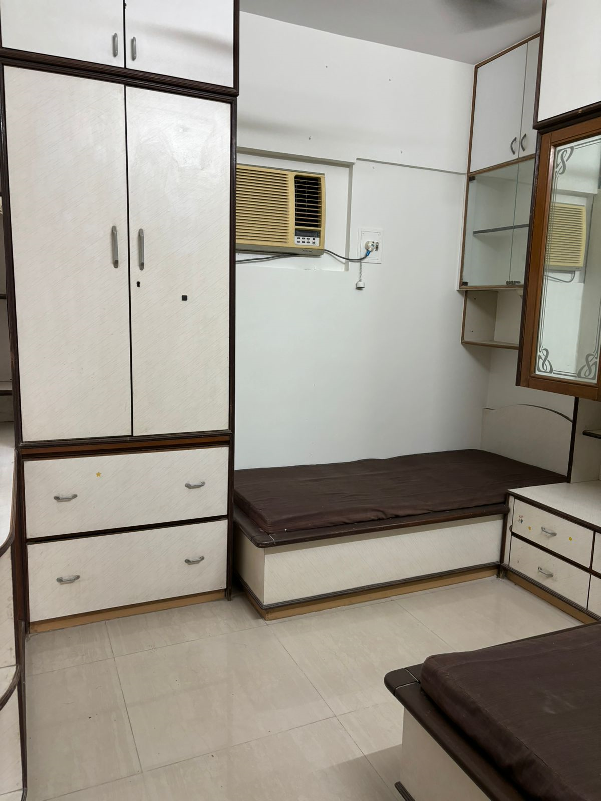 2 BHK Flats on Rent in Coronet Apartment, Bandra West