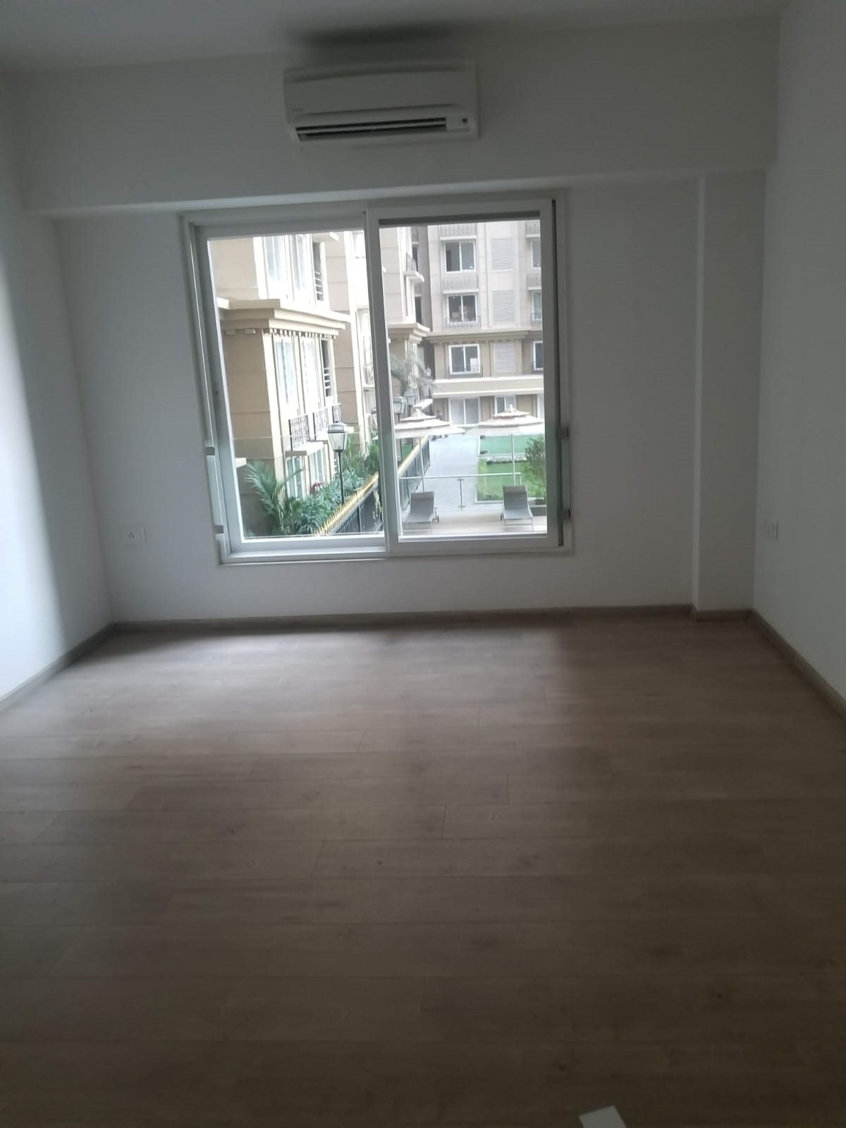 2 BHK Semi Furnished in Kanakia Paris , Bandra East