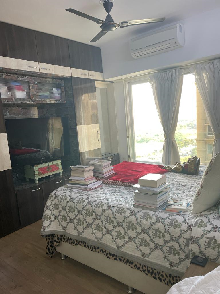 12. - Kanakia Paris, Bandra East