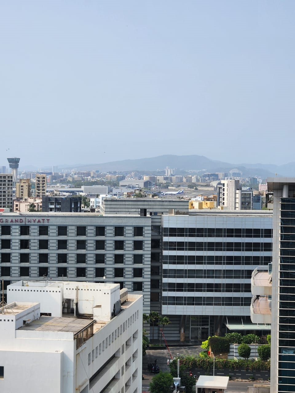 2 BHK Semi Furnished in Kalpataru Primus , Santacruz East