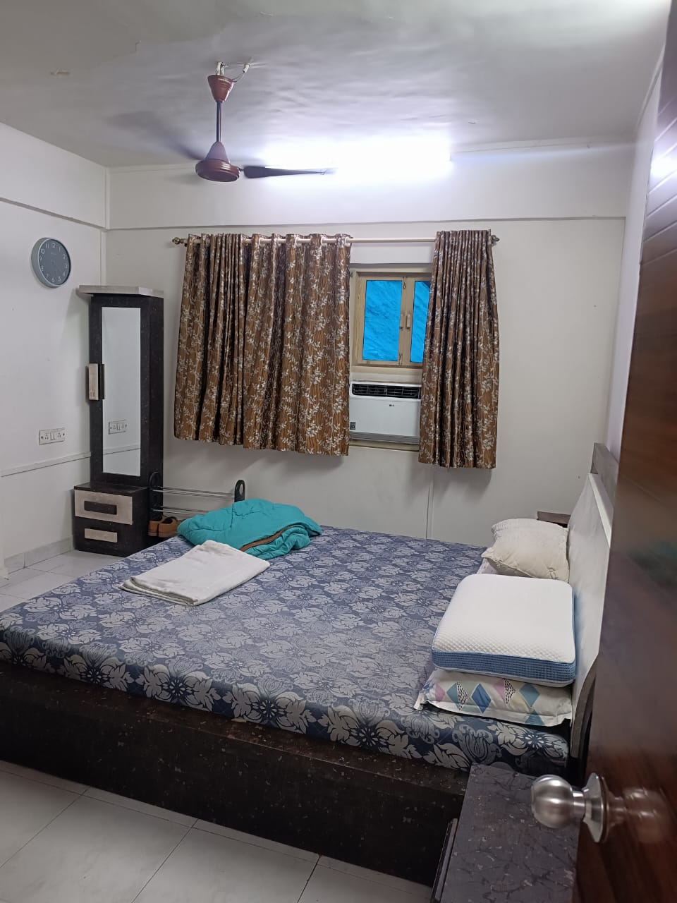 4 BHK Flats on Rent in Kashi Bhavan, Vile Parle East