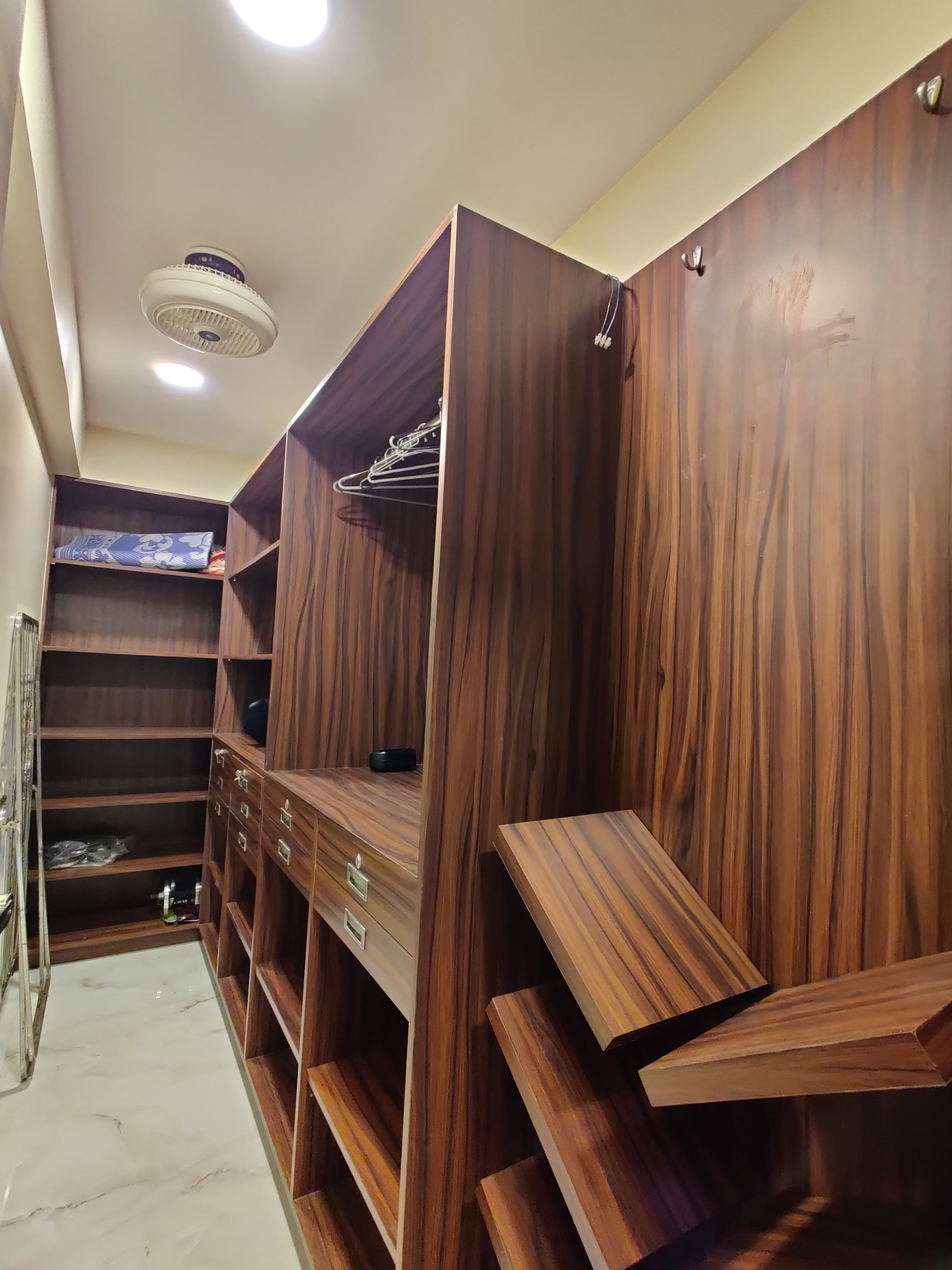 14 - Navratan, Bandra West