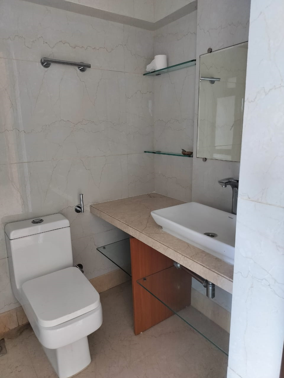 2 BHK Flats on Rent in AP Florence, Khar West