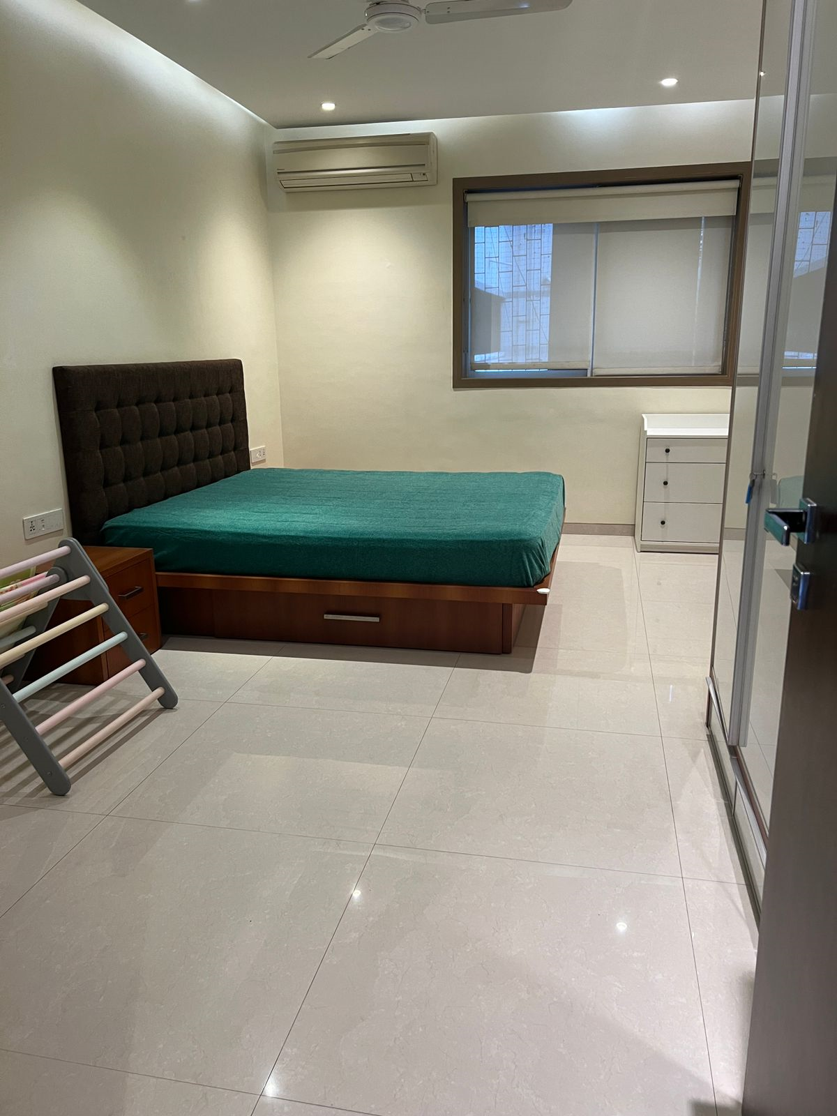 5 - Metropolitan, Bandra West