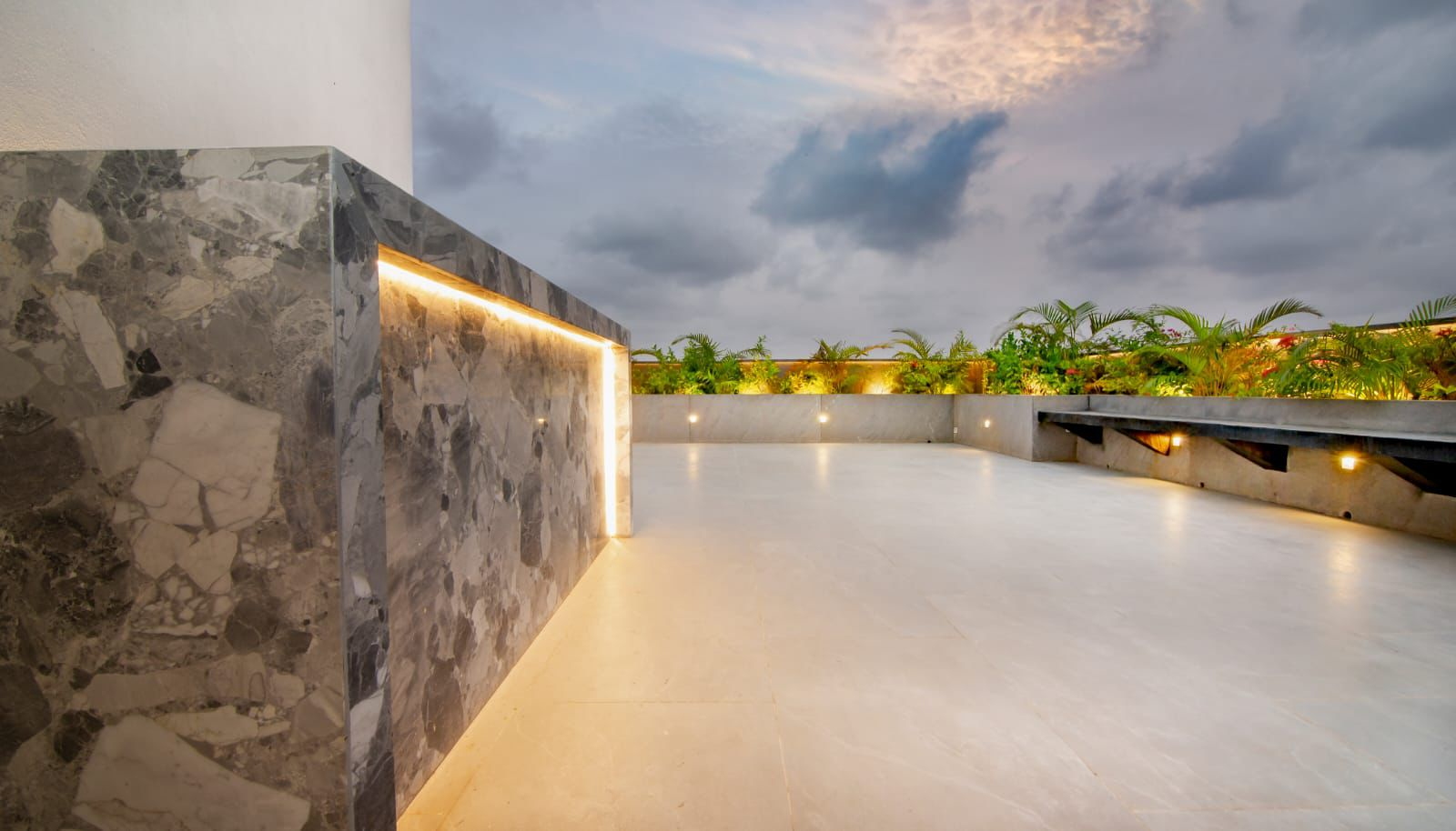 5 BHK Semi Furnished in Trinity Luxury , Khar West