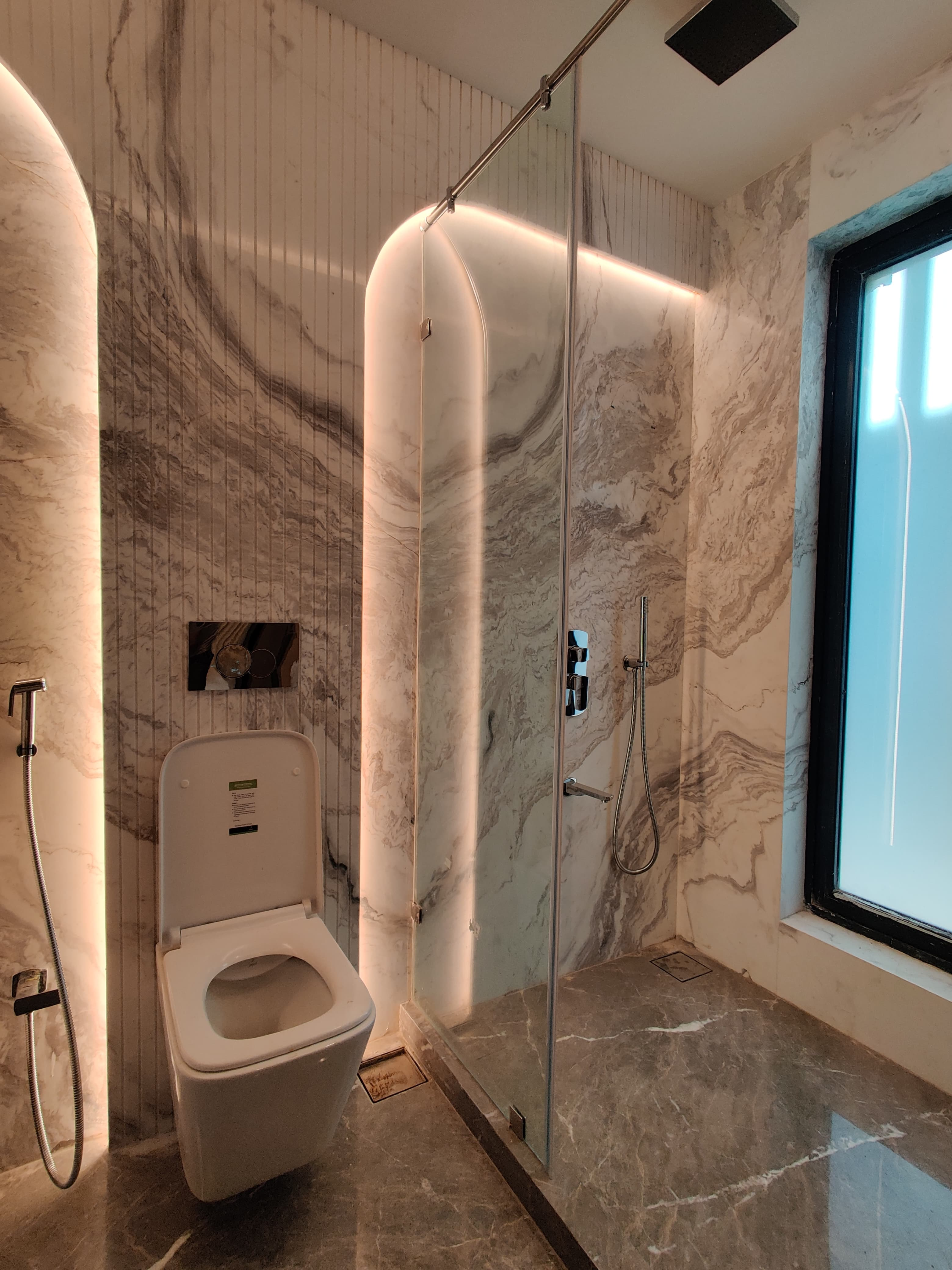 11 - The 50 Seven, Khar West