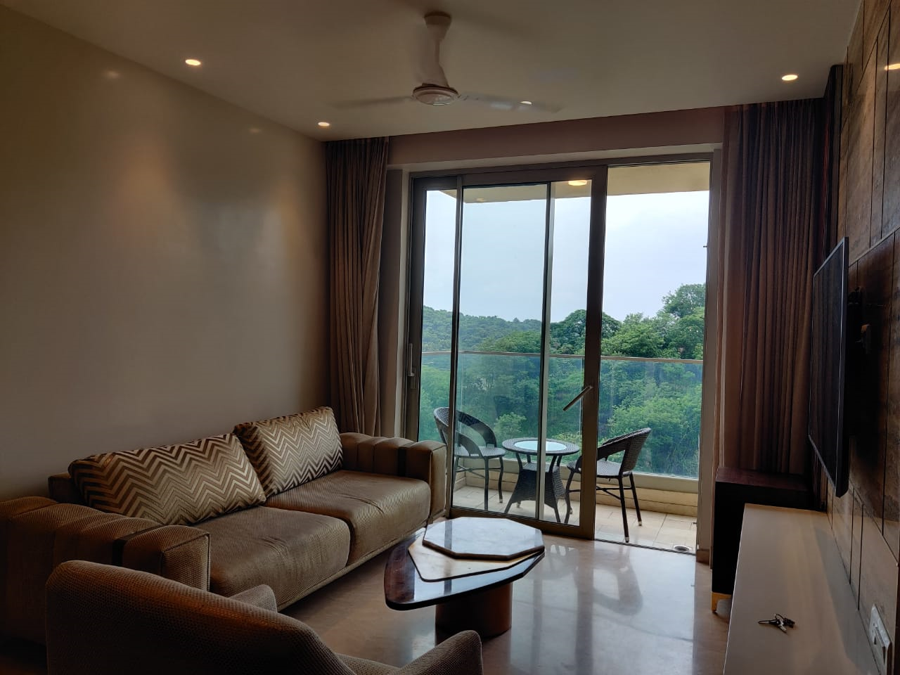 11 - Castle Rock, Powai