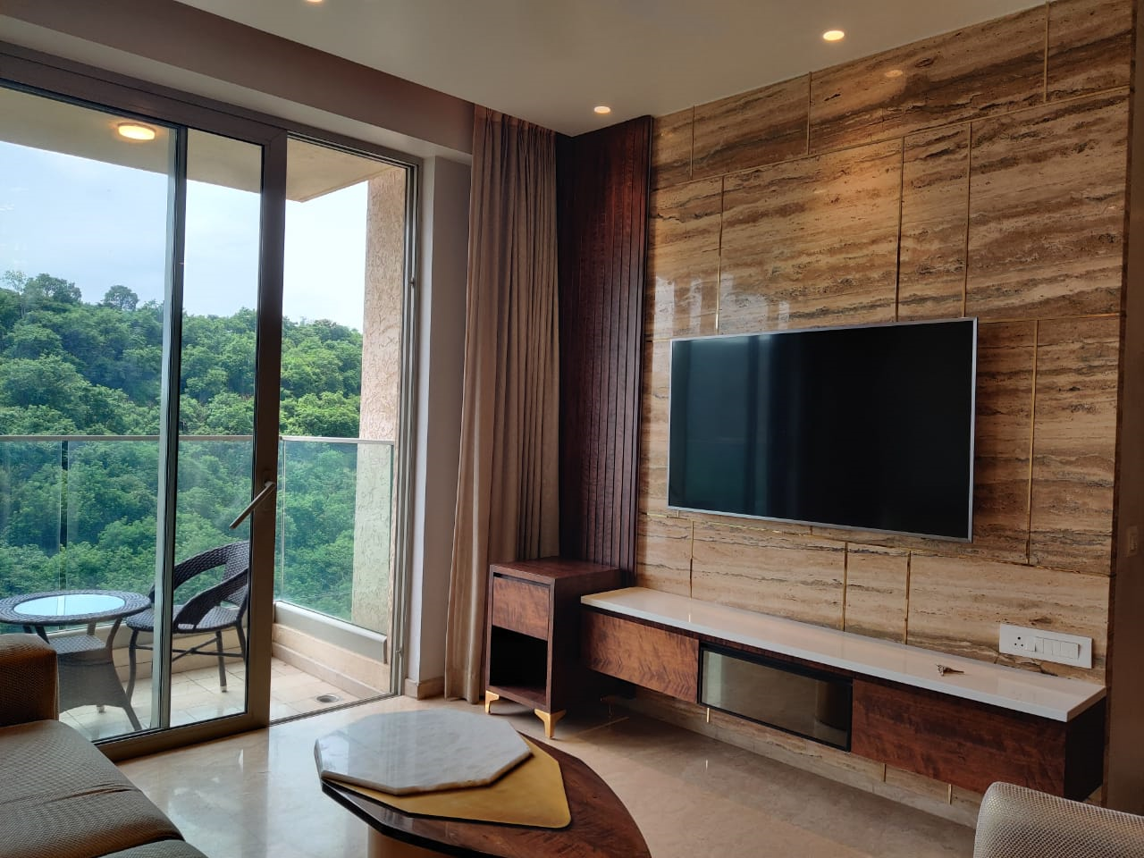 12 - Castle Rock, Powai