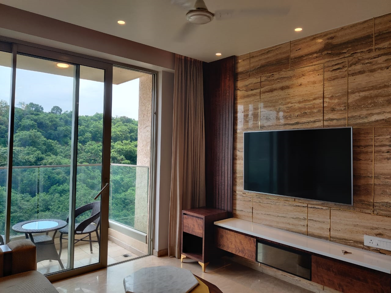 9 - Castle Rock, Powai