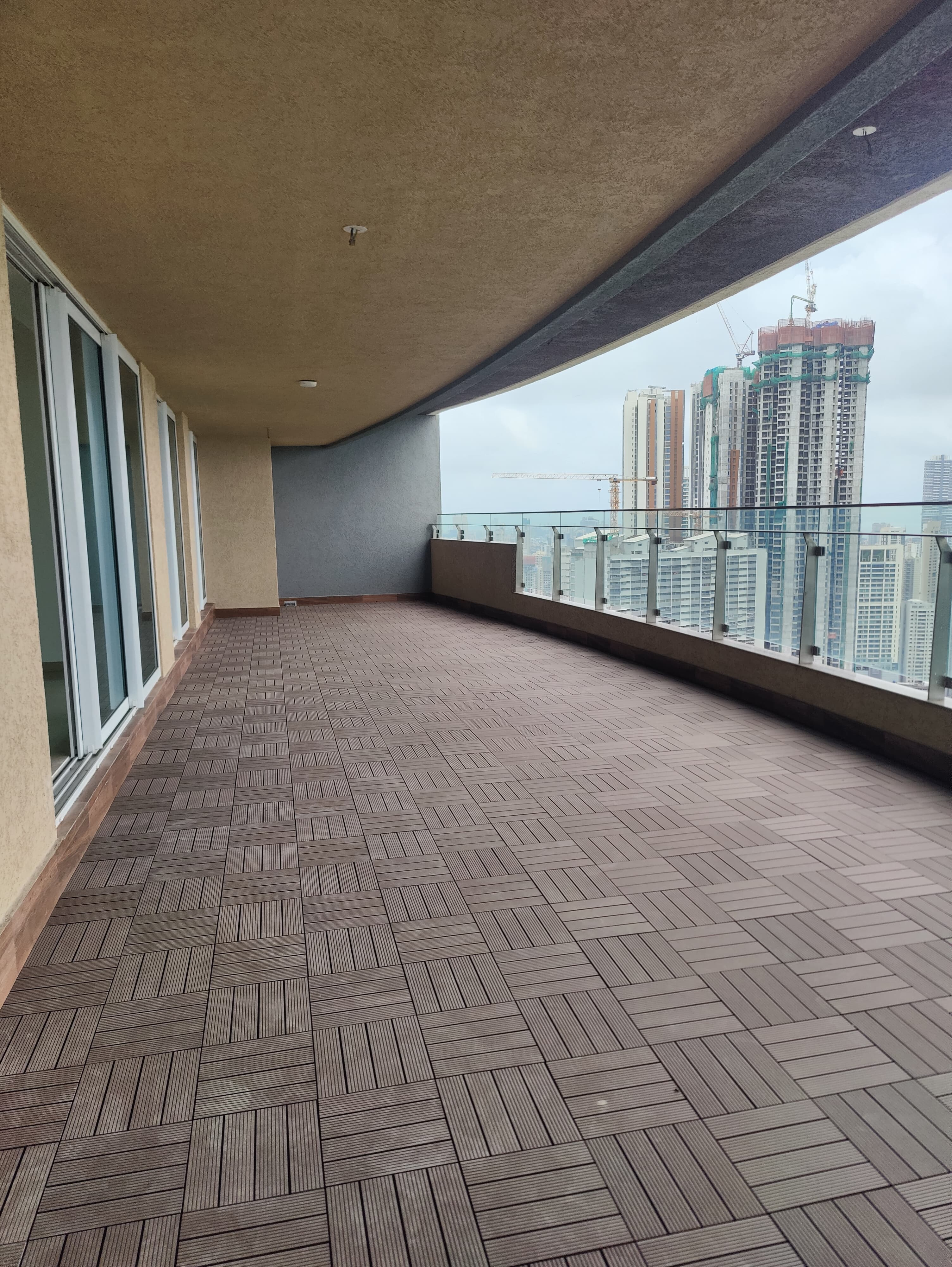 3 BHK Un Furnished in Lokhandwala Minerva , Mahalaxmi