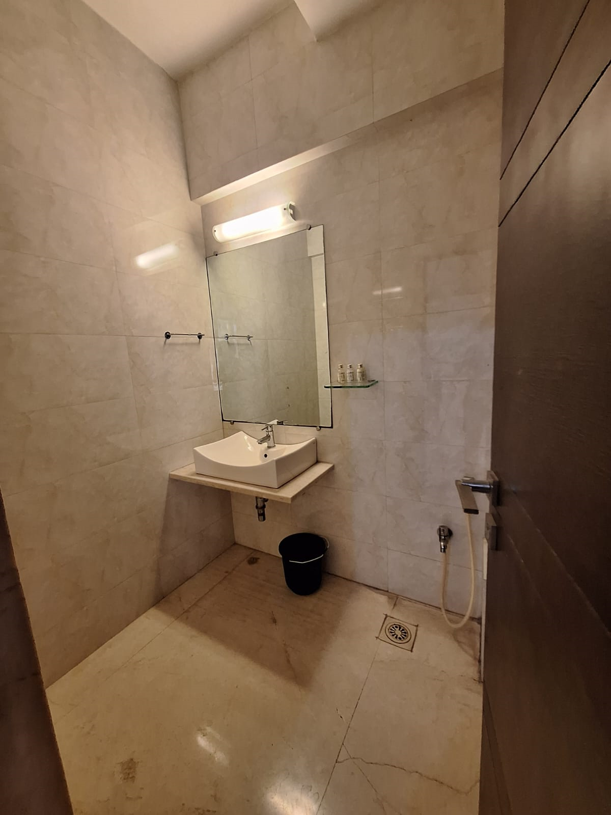 4 - Pacific Enclave, Khar West