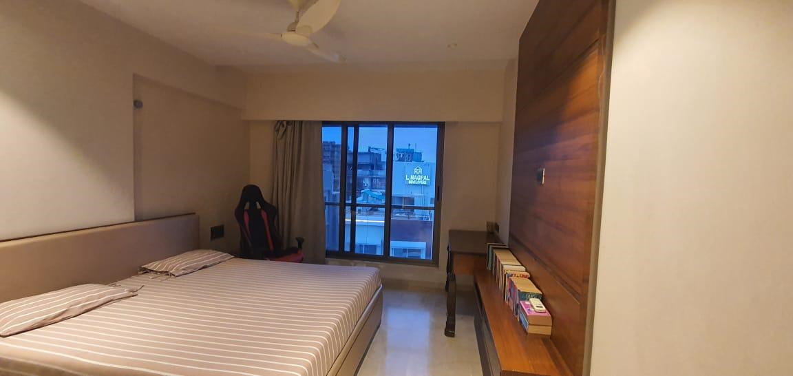 4 BHK Flats on Rent in Kirti Kunj, Khar West