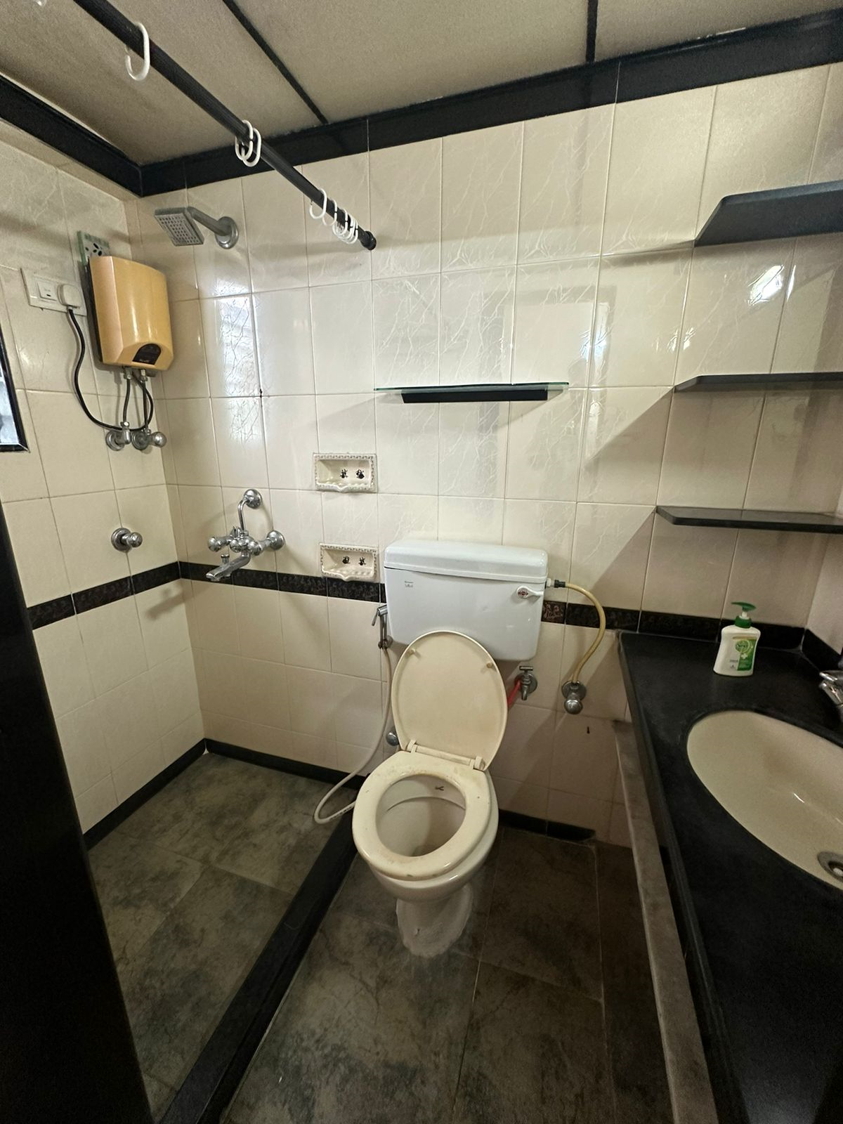 9 - Cozy Home, Bandra West