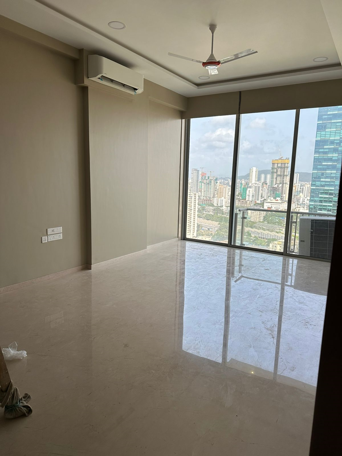 3½ BHK Semi Furnished in Kohinoor Altissimo , Dadar West