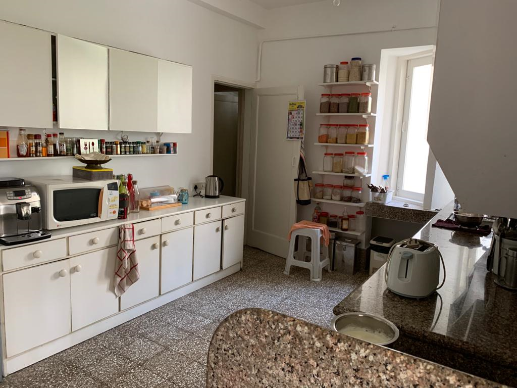 3 BHK Semi Furnished in Manavi Apartment , Walkeshwar