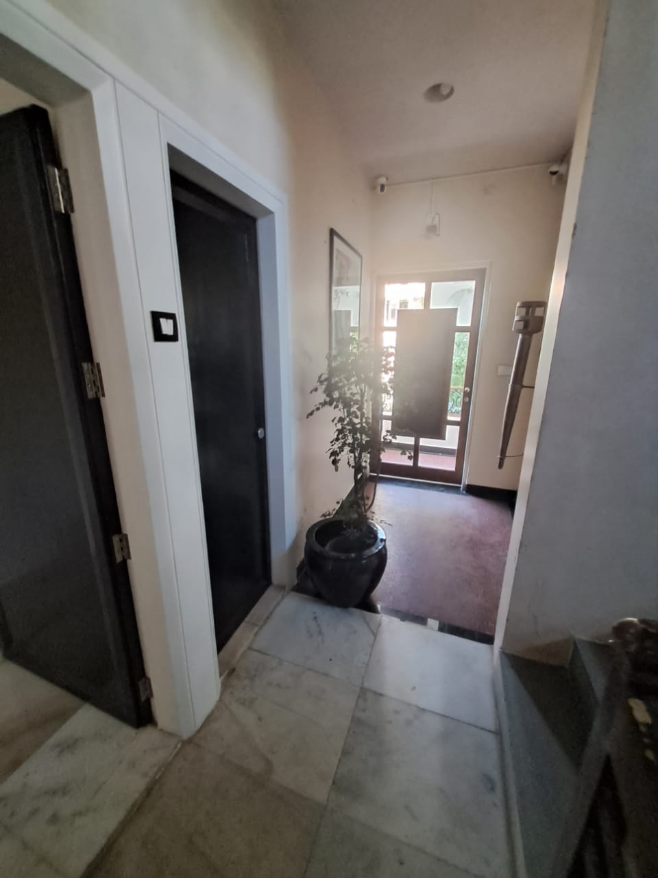 3 BHK Flats on Rent in Khatau Bungalow, Walkeshwar