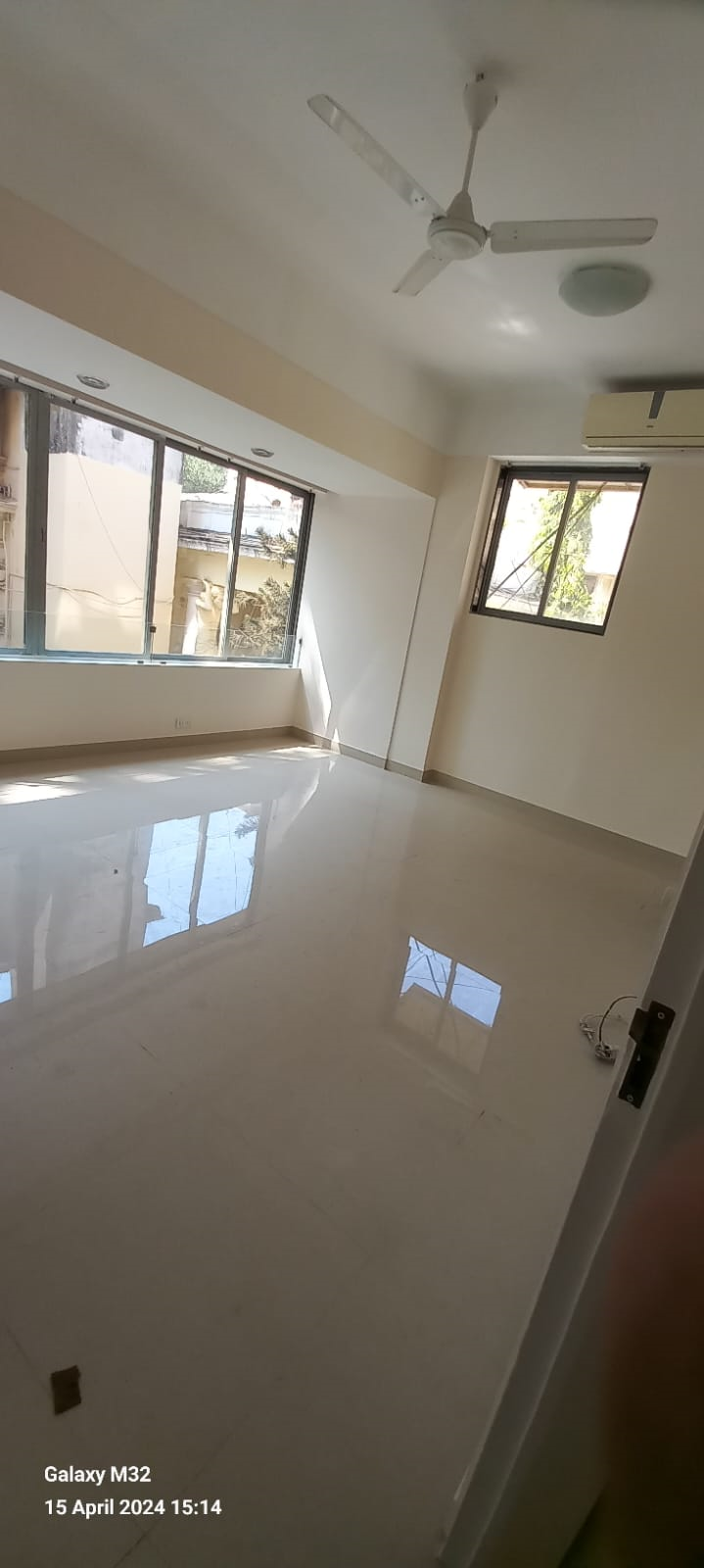 3 BHK Flats on Rent in Khatau Bungalow, Walkeshwar