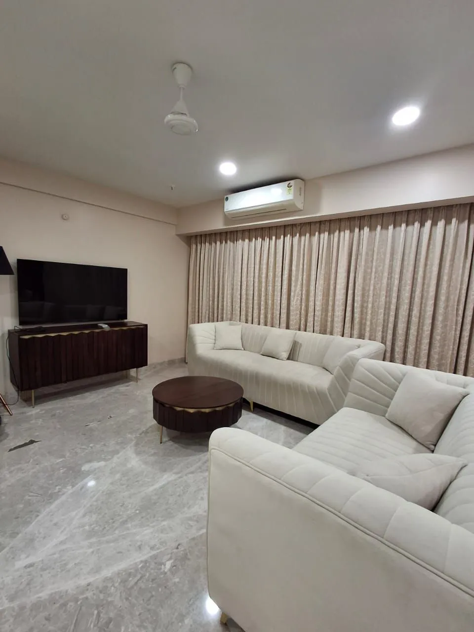 N11 - Navroze, Bandra West