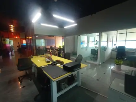 Office Crystal Plaza, Santacruz East — for Rent — photo 2 thumbnail
