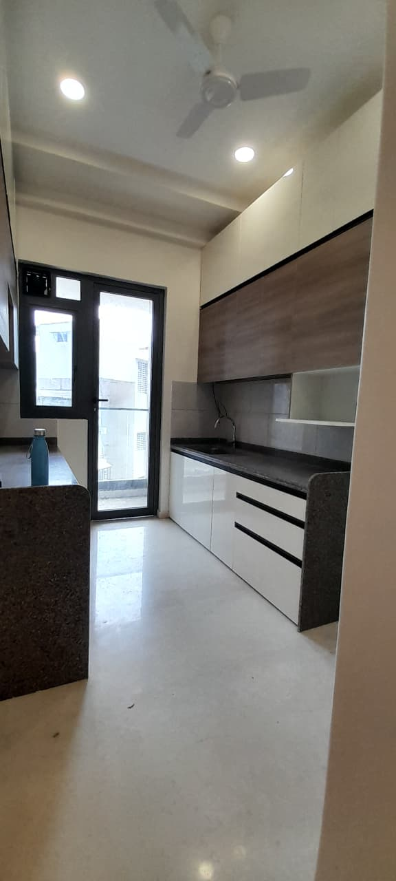 4 BHK Flats on Rent in Anand Bhuvan, Santacruz West