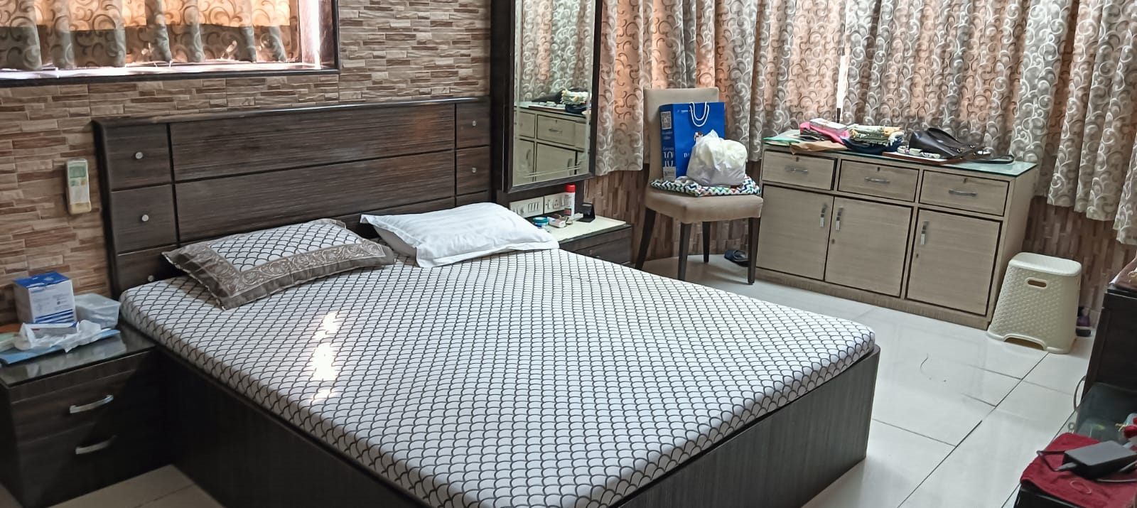 2 BHK Flats on Rent in Beacon, Santacruz West